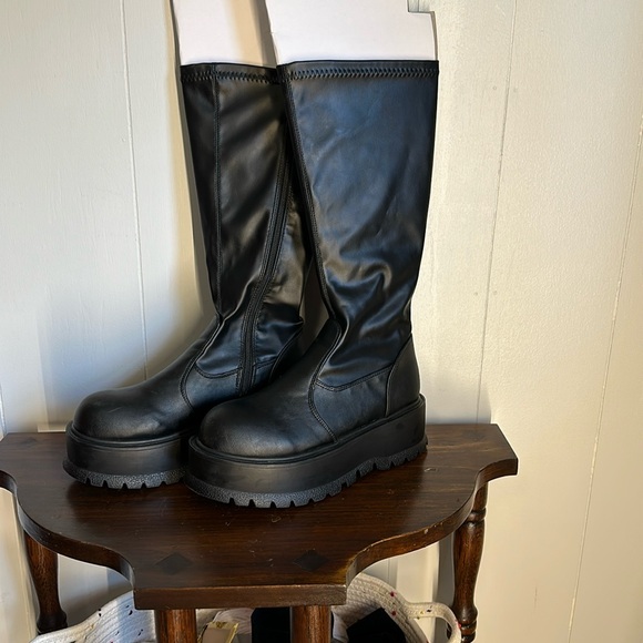 COPY - Demonia Slacker 200 size 8 - Picture 1 of 4